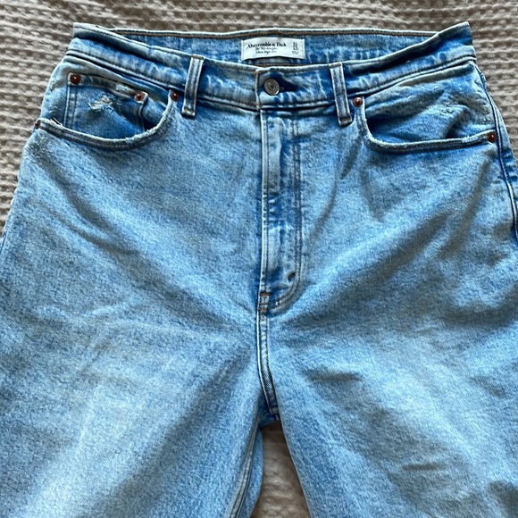 Abercrombie & Fitch “The 90s Straight Ultra High Rise” jeans - Picture 2 of 5